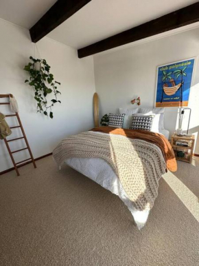 Seaside Beach Shakabode Retreat w Lovely Bay Views